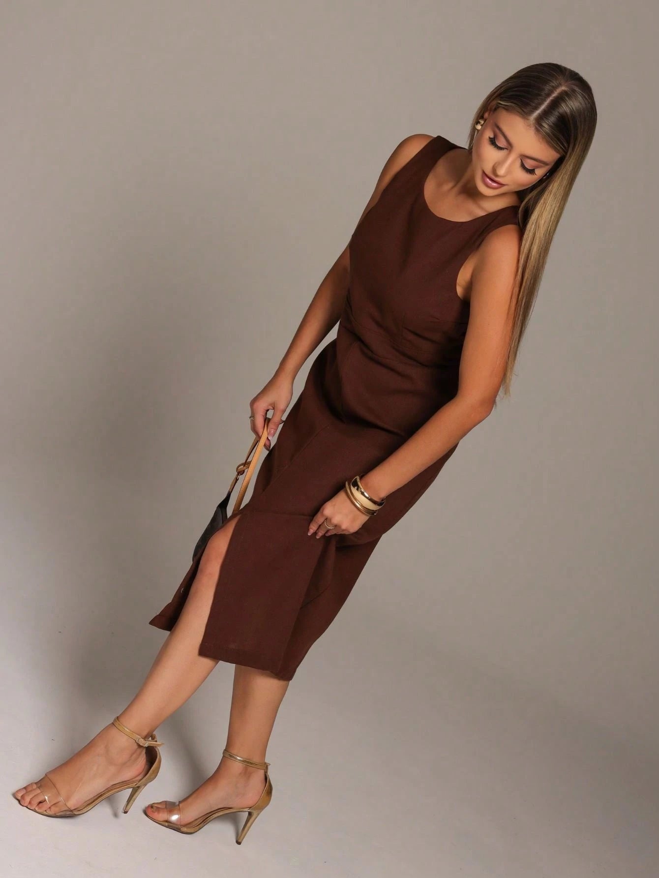 Robe en Lin à Bretelles Larges et Fente Midi