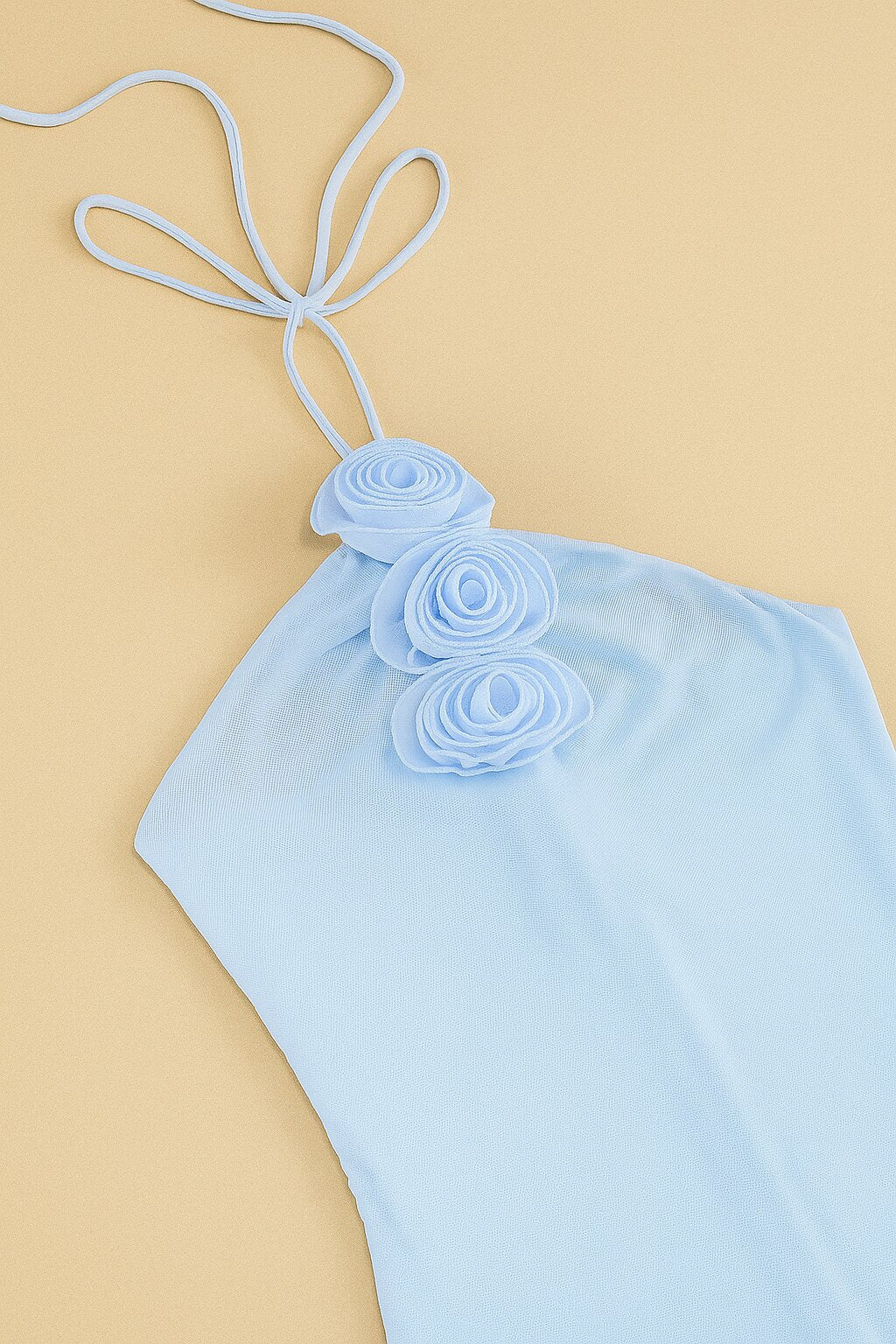 Robe Liora sirène à col montant et fleur brodée