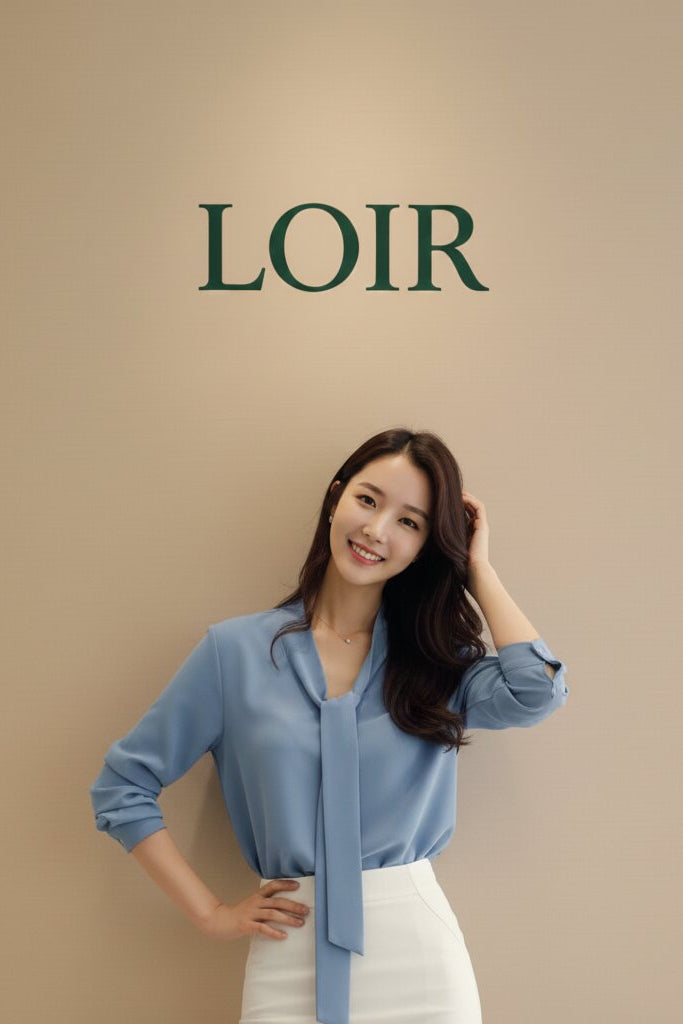 Chemisier Anaïs en bleu ciel à lavallière souple