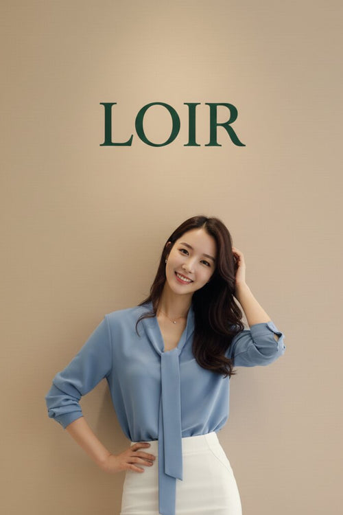 Chemisier Anaïs en bleu ciel à lavallière souple