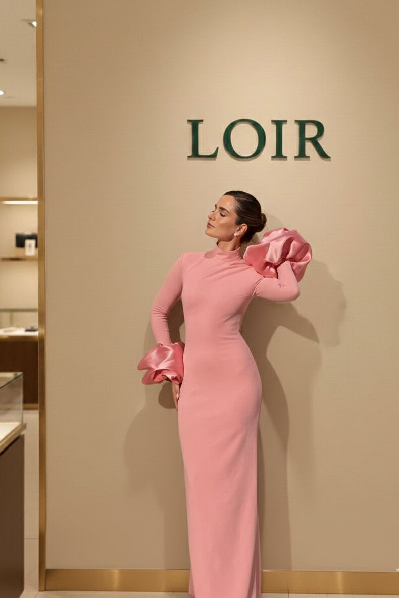 Robe Élise longue en rose poudré avec manches bouffantes en satin