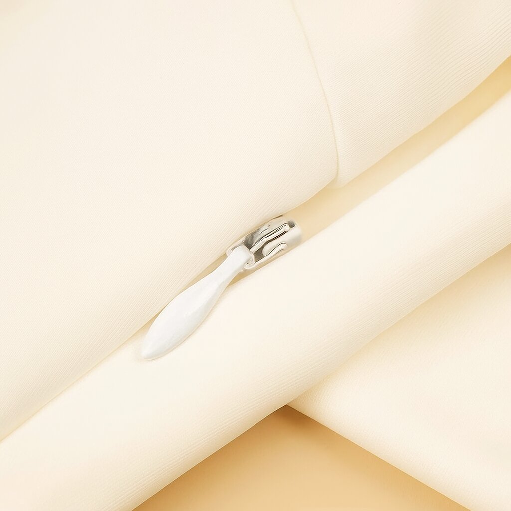 Robe Amara drapée à épaules dénudées et ligne sculptée