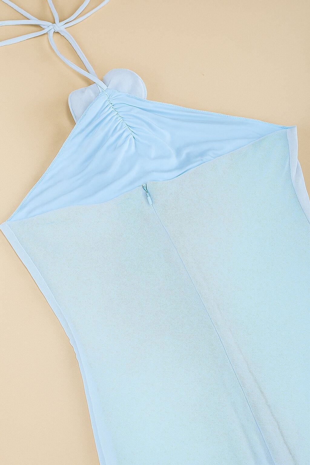 Robe Liora sirène à col montant et fleur brodée