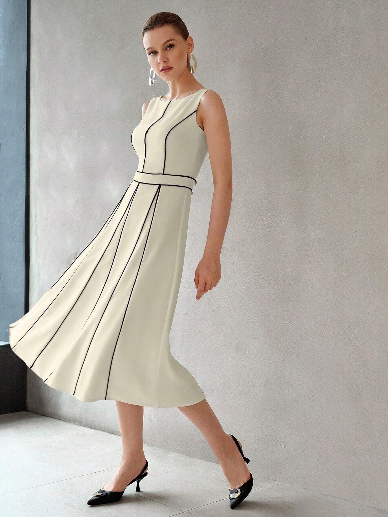 Robe Midi Plissé à Passepoil Contrasté