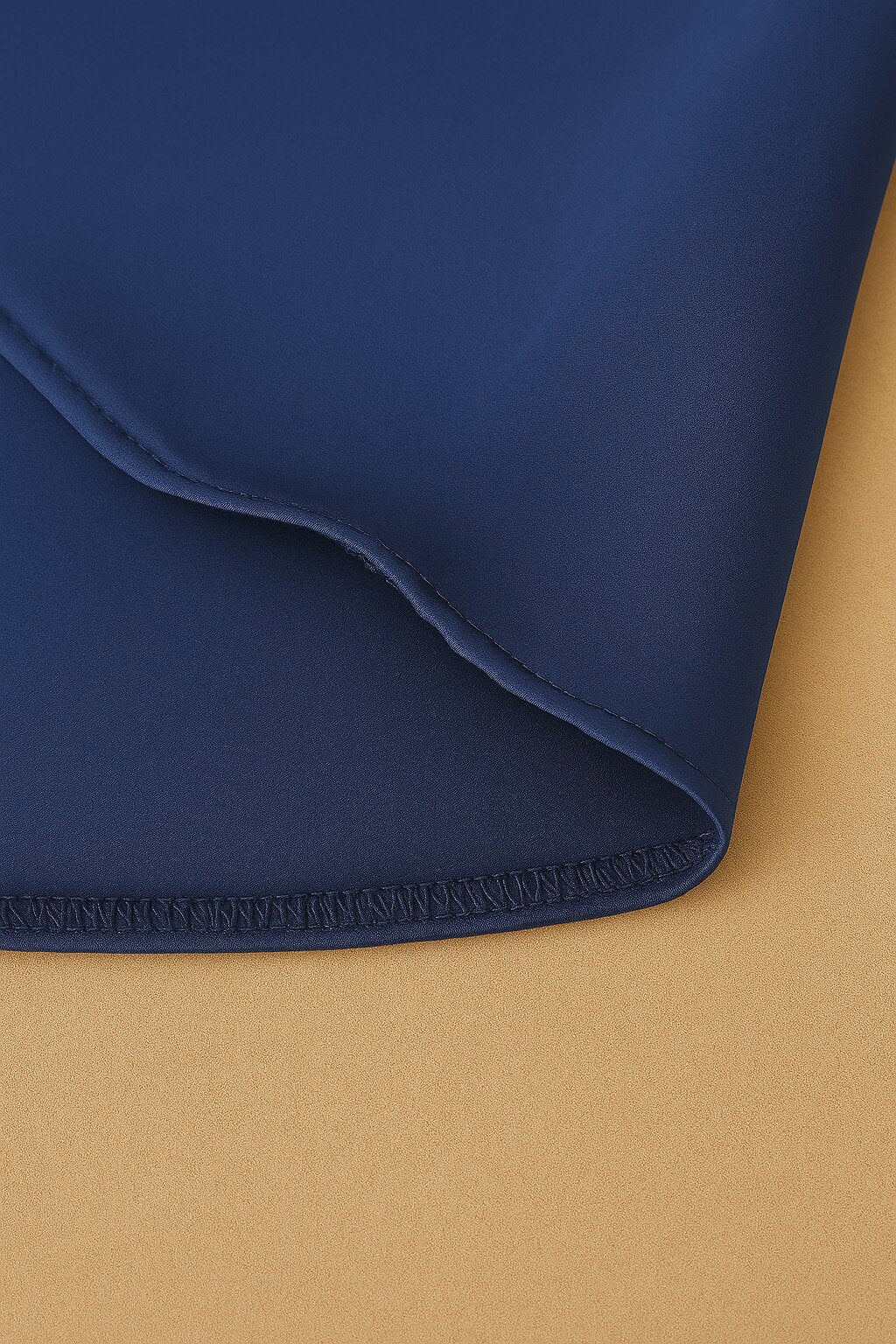 Robe Ophélie en satin drapé bleu profond