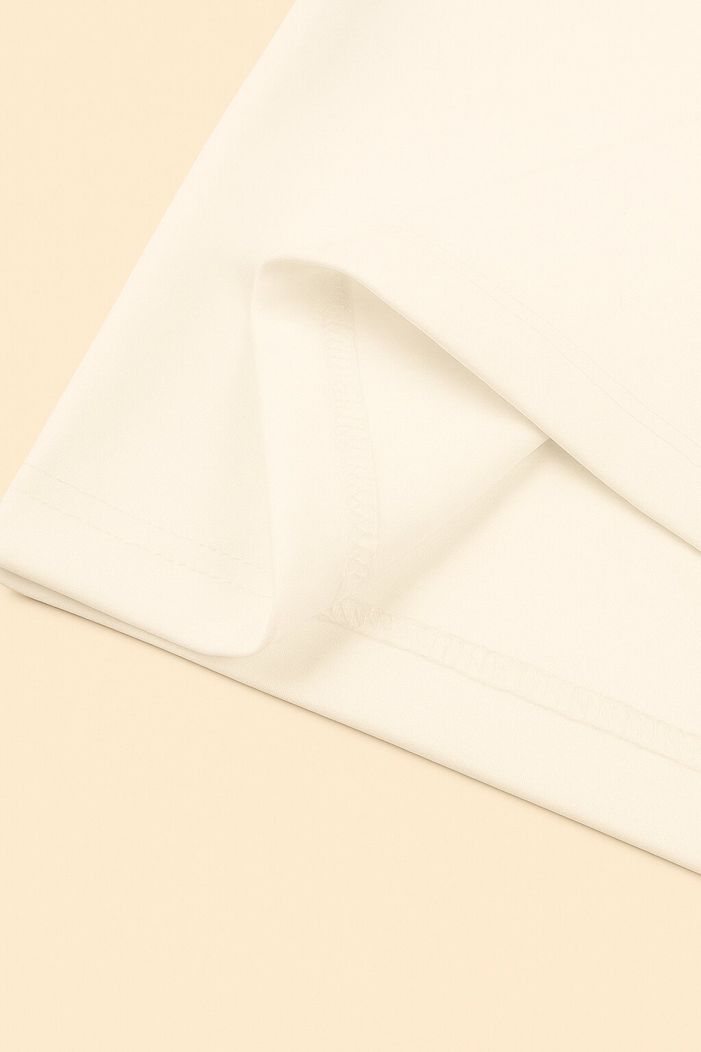 Robe Amara drapée à épaules dénudées et ligne sculptée