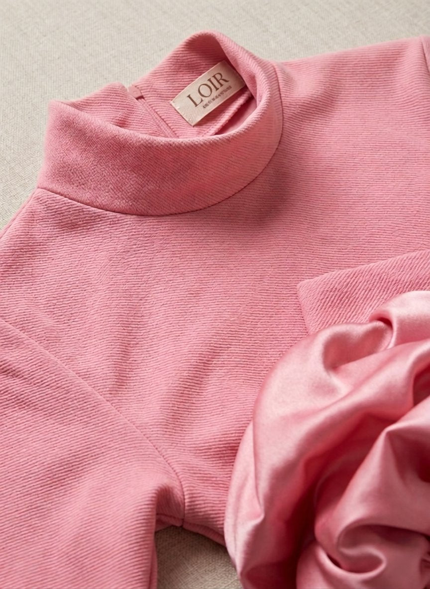 Robe Longue à Manches Bouffantes Col Haut