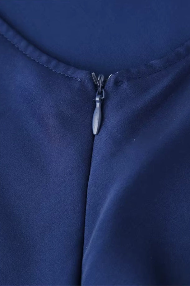 Robe Ophélie en satin drapé bleu profond