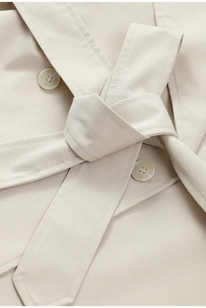 Manteau Elara ample à col croisé et silhouette parisienne