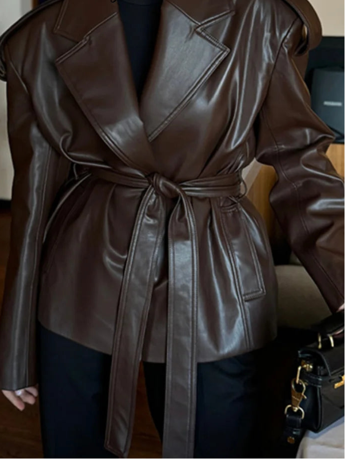 Veste Élodie en cuir souple avec poches et ceinture nouée