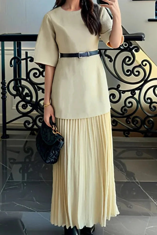 Robe Solange fluide à coupe droite et jupe plissée